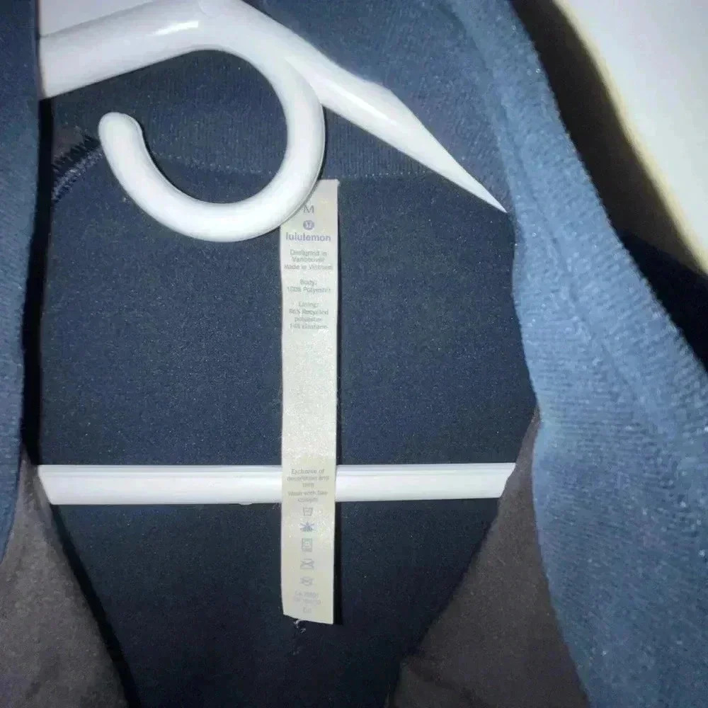 Mens Lululemon navy full zip jacket - Picture 3 of 4